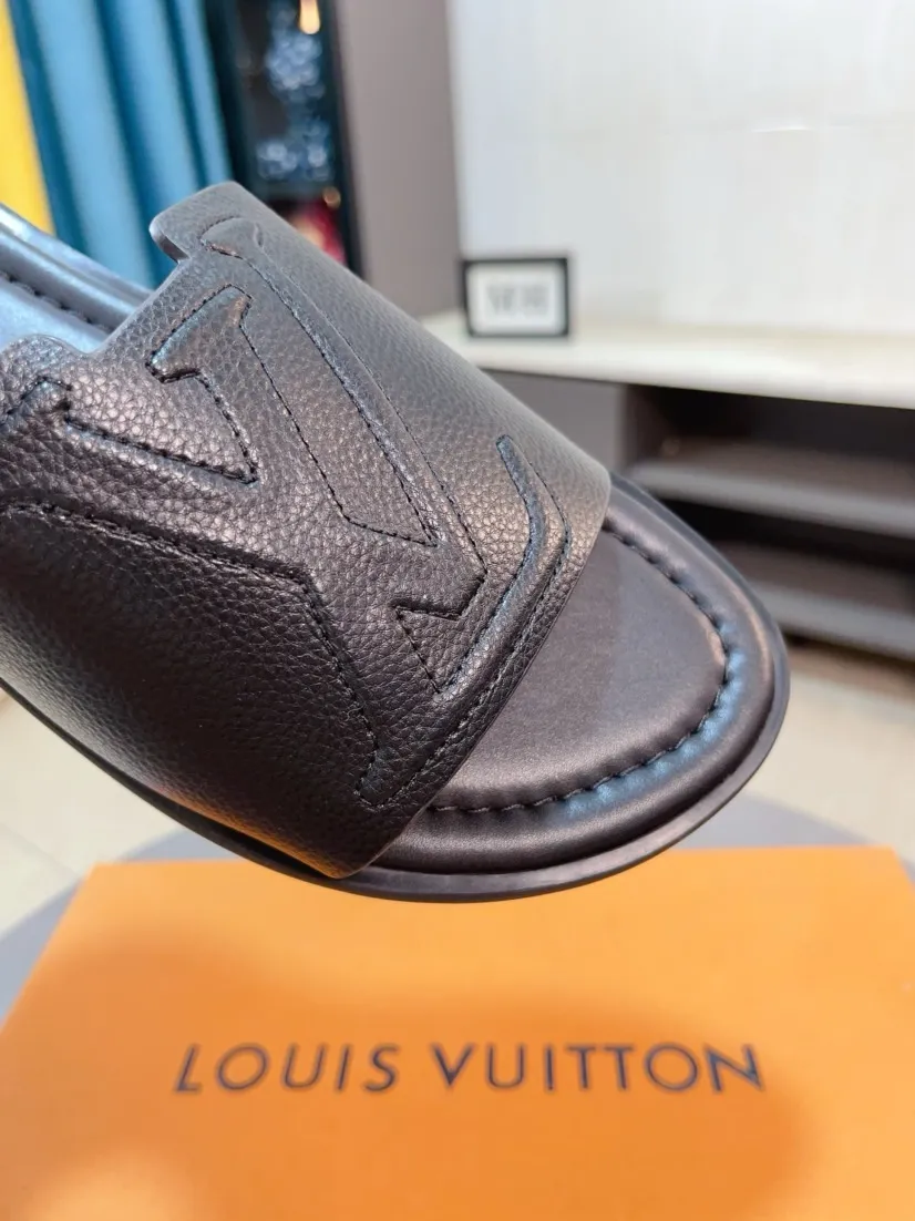 Men's shoes 💰300🌸🌸LV Ordinary men's spring and summer slippers, uppers imported from Italy, cowhide fabric, logo graphics, high-quality craftsmanship, soles: original soles specially provided by the original factory, exclusive movable molded soles super comfortable, original factory single goods, 🔍🔍high quality, you can enter and exit the counter at will, welcome to compare, size 38-45